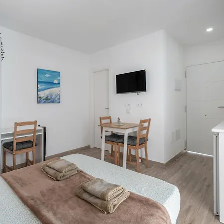 Atico, Sol Y Terraza Privada Apartmán Guaza